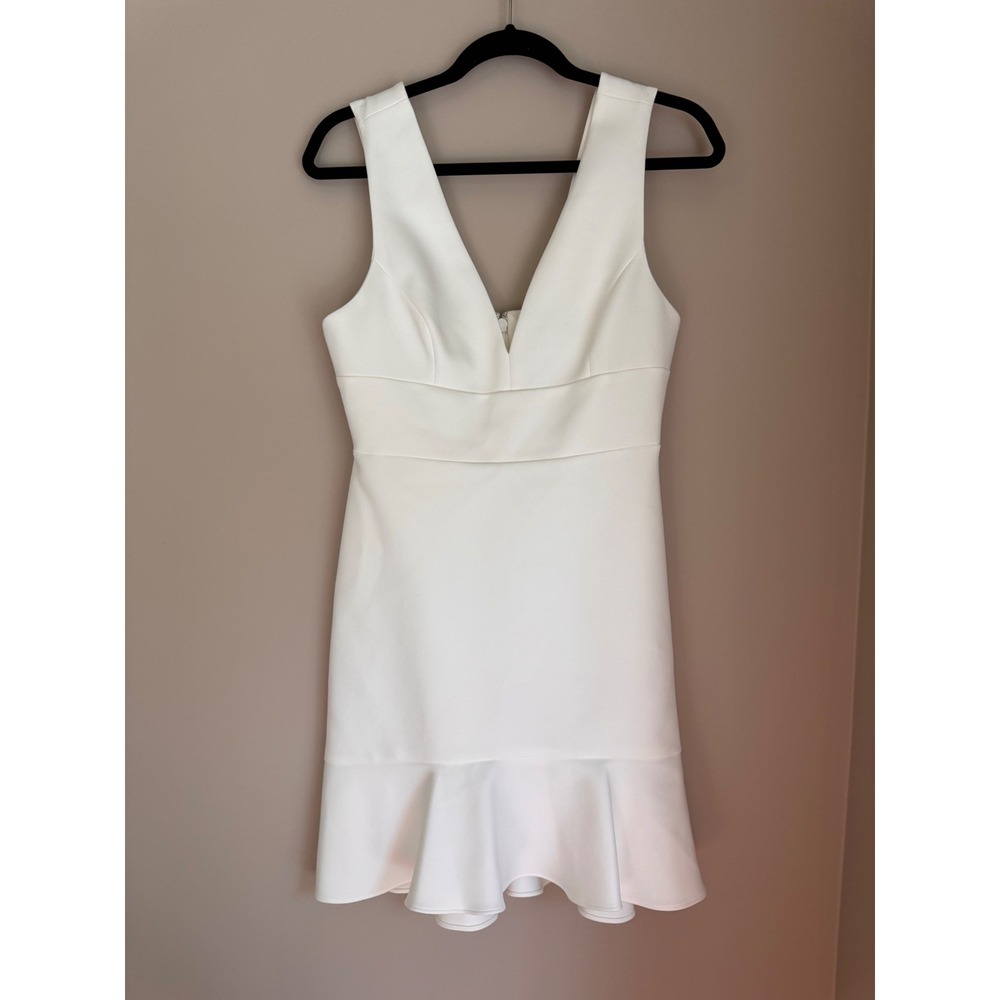 BCBGMAXAZRIA White V-Neck Ruffle Hem Sleeveless Mini Cocktail Dress Size 6 NEW